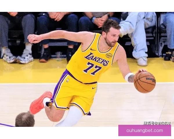 詹皇暴走缔造NBA神迹东契奇46分准三双湖人终结公牛四连胜
